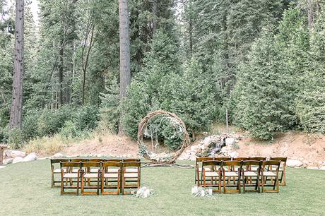 Beautiful elopement styled shoot in nature beautiful-elopement-styled-shoot-nature_17