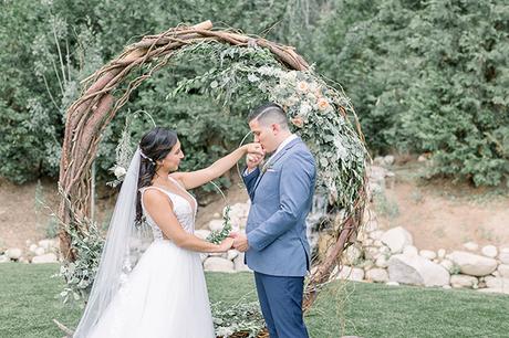 Beautiful elopement styled shoot in nature beautiful-elopement-styled-shoot-nature_19