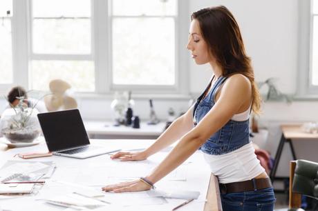 5 Benefits of a Standing Desk