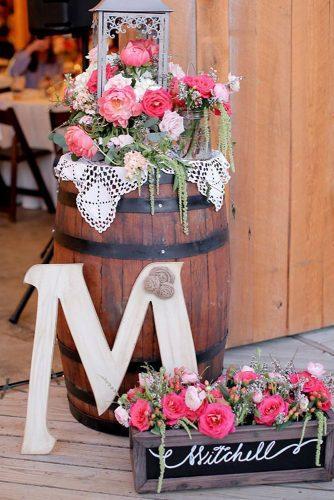 rustic wedding ideas barrel with vintage decorations flowers and lace photography by gema