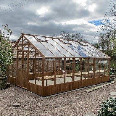 3 benefits to owning a greenhouse