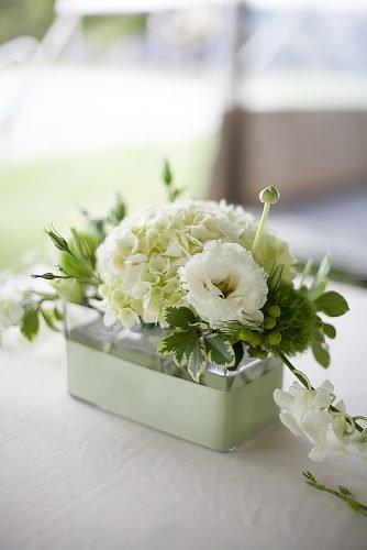 how to make wedding centerpieces white lisianthus hydrangea centerpiece