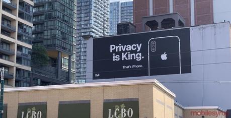 Apple puts up privacy-focused billboards in downtown Toronto