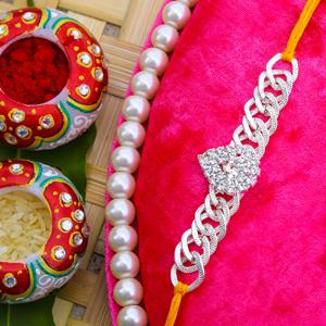 Explore Unique and Affordable Rakhi Gift Hampers Online