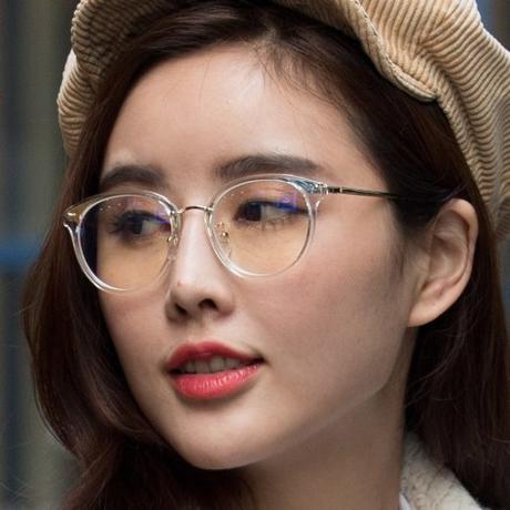 5 Eyeglass styles to try this new season