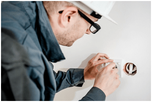 When to Do Renovation Work Yourself and When to Hire a Contractor