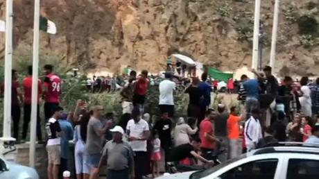 Morocco-Algeria: the incredible gesture of a supporter at the border (VIDEO)