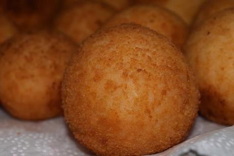 A picture of supplì, deep fried rice balls
