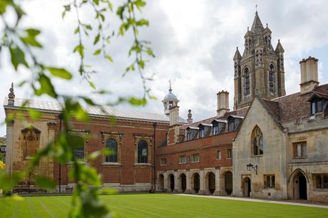 the courtyard at a pembroke college wedding