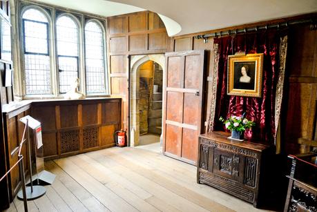 anne boleyn bedroom, Hever Castle Day Out With kids, Hever Castle, Hever castle family day out, 
