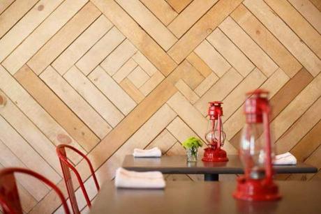 Barn Wood Accent Wall Ideas in Dining Area