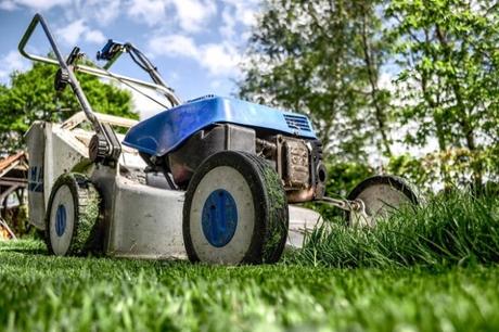 How to Avoid Lawn Care Injuries – Know Before You Mow