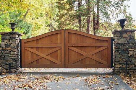 Welcome Your Guests With These Simple Gate Design For Small House