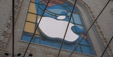 People are willing to pay almost $800 more for folding iPhone: report