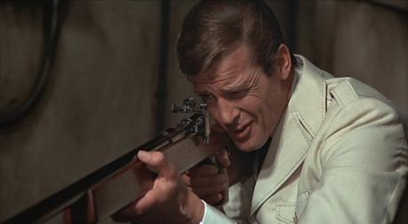 Bond’s Cream Safari Jacket and Tie in The Man with the Golden Gun Bond’s Cream Safari Jacket and Tie in The Man with the Golden Gun