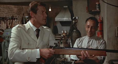Bond’s Cream Safari Jacket and Tie in The Man with the Golden Gun Bond’s Cream Safari Jacket and Tie in The Man with the Golden Gun
