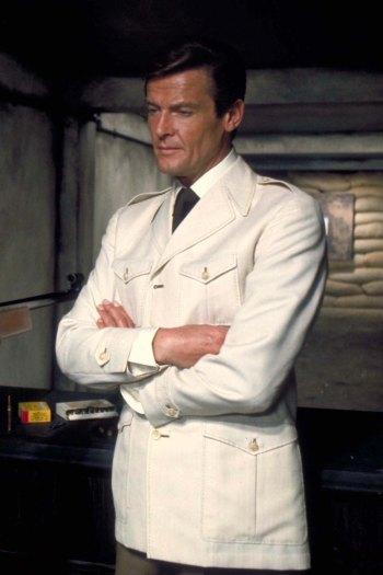 Bond’s Cream Safari Jacket and Tie in The Man with the Golden Gun Bond’s Cream Safari Jacket and Tie in The Man with the Golden Gun