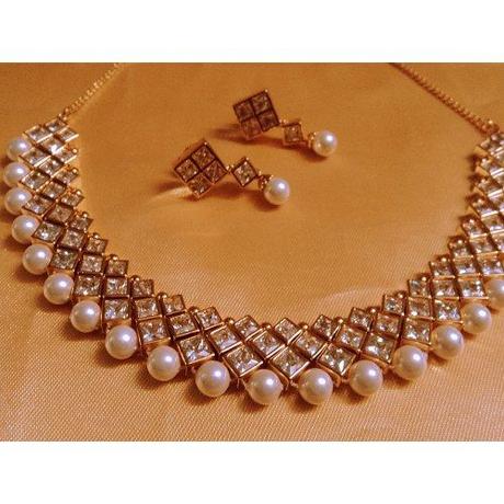 Kundan Pearls