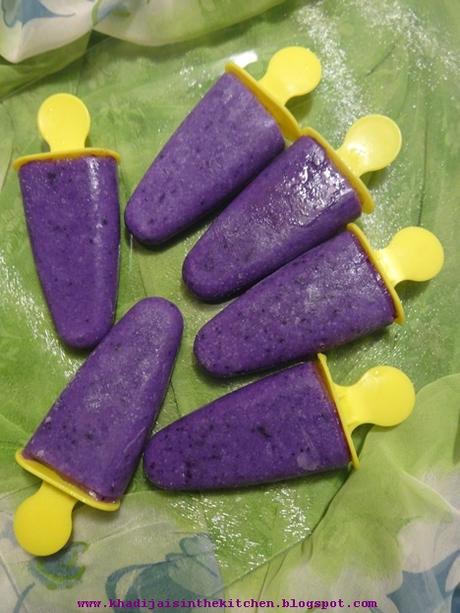 SUCETTES GLACÉES À L’ANANAS ET À LA CONFITURE DE BLEUETS / PINEAPPLE AND BLUEBERRY JAM POPSICLES / PALETAS HELADAS DE PIÑA Y MERMELADA DE ARANDANOS/مصاصات الاناناس و مربى التوت الازرق المجمدة