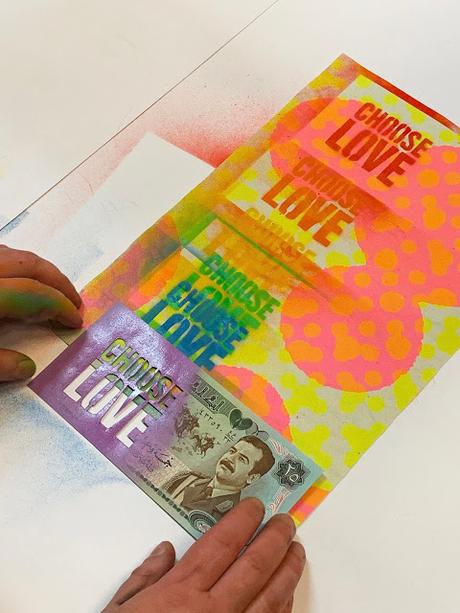 Turning Refugee Banknotes Into Art For Charity
