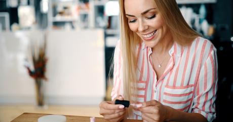 How to Apply Nail Polish Perfectly Like a Pro