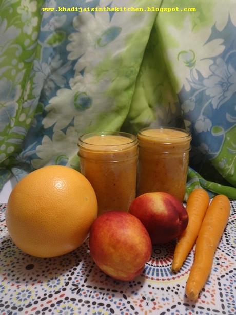 SMOOTHIE AUX PÊCHES, CAROTTES ET PAMPLEMOUSSE / PEACH, CARROT AND GRAPEFRUIT SMOOTHIE / BATIDO DE MELOCOTÓN, ZANAHORIA Y POMELO / عصير الدراق و الجزر و الليمون الهندي (جريب فروت)