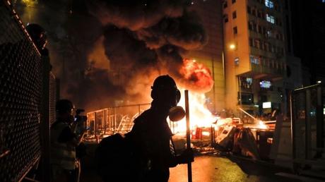 Hong Kong protesters set fires, then retreat before arrest