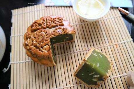 Go traditional with your Mooncakes this Mid-Autumn Festival