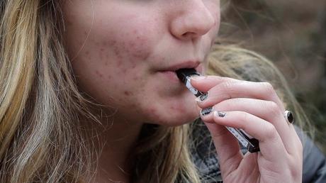 Health officials ask Canadian vape users to be on alert for symptoms after hundreds hospitalized in U.S.