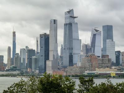 Cloudy day on the Hudson River