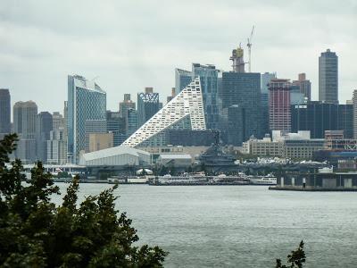 Cloudy day on the Hudson River