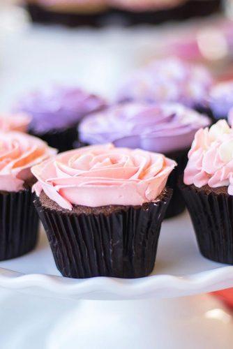 chocolate wedding cupcake tender rose cupcake hennybcakes