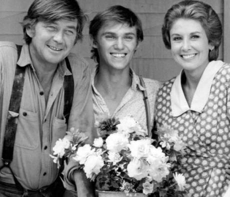 Image: Publicity photo of Ralph Waite (John Walton, Sr.), Richard Thomas (John Boy), and Michael Learned (Olivia Walton) from the television program The Waltons., by CBS Television on Wikimedia.org