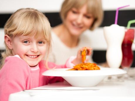 15 Best Tips for Dining Out With Kids