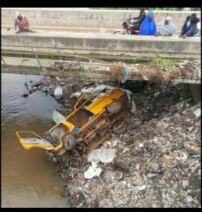 Three feared dead as vehicles plunge into Ede’s Osun River – Photo