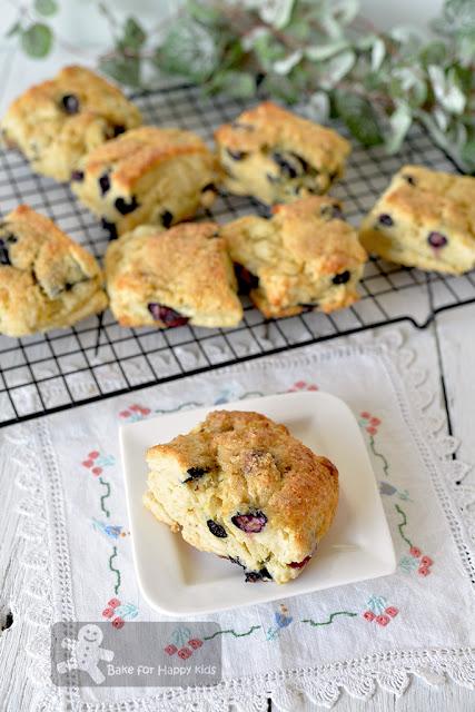 cafe-style blueberry cream scones