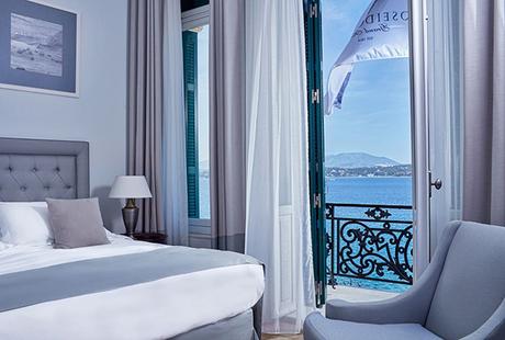 relaxing-unforgettable-honeymoon-moments-poseidonion-grand-hotel_04