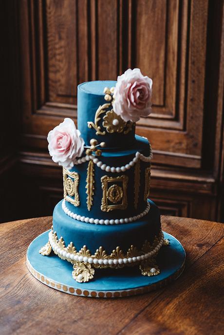 gorgeous-styled-shoot-navy-hues-gold-luxury-details_23