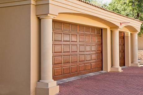 How to Choose the Best Brand of Domestic Garage Door