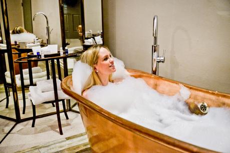 kings head hotel cirencester, kings head hotel review, kings head hotel cotswolds, kings head hotel copper bathtub