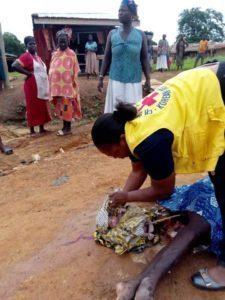 Goodness Gracious! Nurse Takes Pregnant Woman’s Delivery On The Road (Graphic Photos)