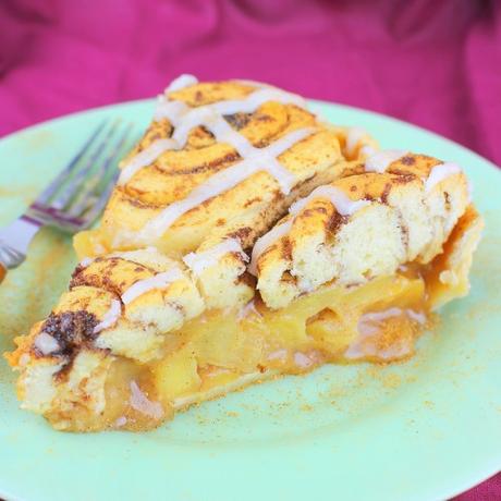 Easy Cinnamon Roll Apple Cobbler #FallFlavors Easy Cinnamon Roll Apple Cobbler #FallFlavors