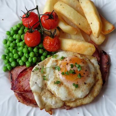 Gammon Steak, Egg & Chips