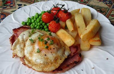 Gammon Steak, Egg & Chips