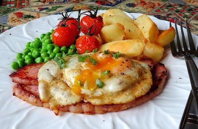 Gammon Steak, Egg & Chips