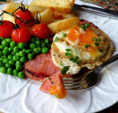 Gammon Steak, Egg & Chips