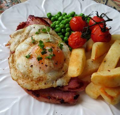 Gammon Steak, Egg & Chips