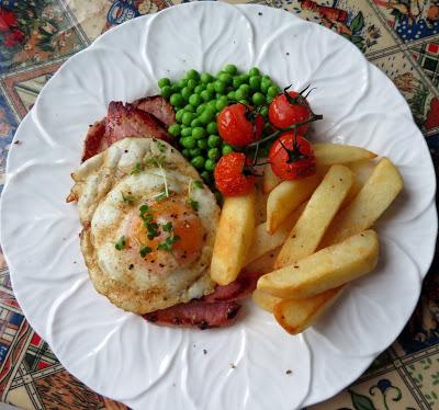 Gammon Steak, Egg & Chips