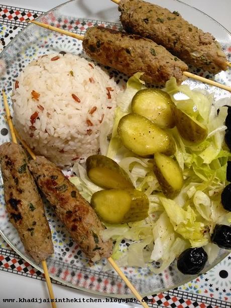 BROCHETTES DE KEFTA À LA MAROCAINE / MOROCCAN KOFTA SKEWERS / BROCHETAS DE KEFTA MARROQUÍ / الكفتة المشوية المغربية