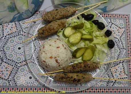 BROCHETTES DE KEFTA À LA MAROCAINE / MOROCCAN KOFTA SKEWERS / BROCHETAS DE KEFTA MARROQUÍ / الكفتة المشوية المغربية